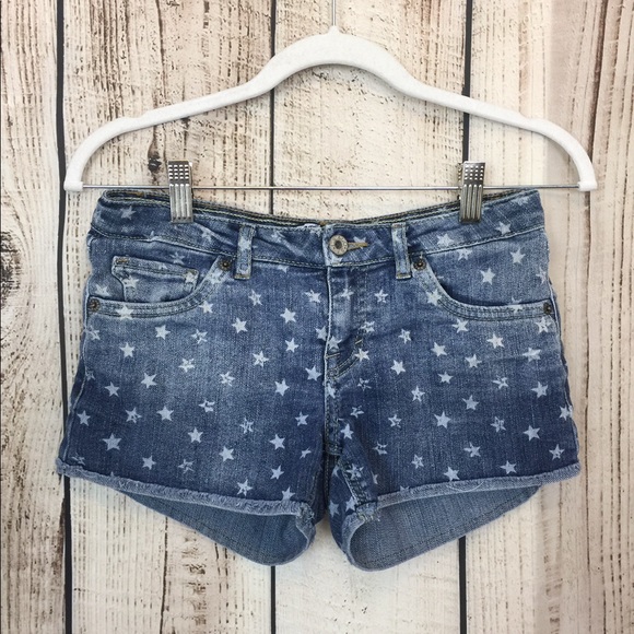 Levi's Other - 🍭6/$15🍭Levi’s Stretch Denim Star Print Shorts 14